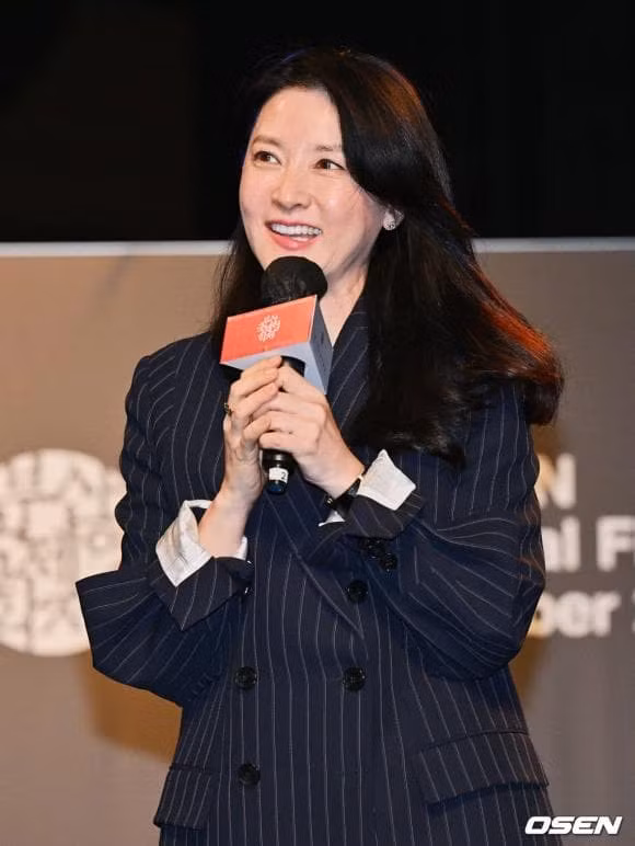 Lee Young Ae du de mat moc van duoc khen ngoi het loi-Hinh-3