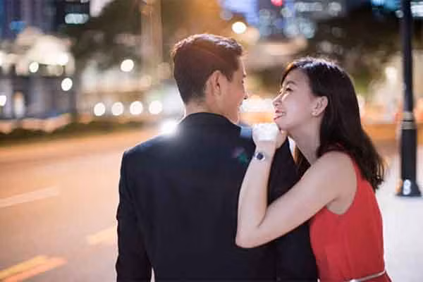 Vo co bieu hien la khien toi nghi co ay dang ngoai tinh