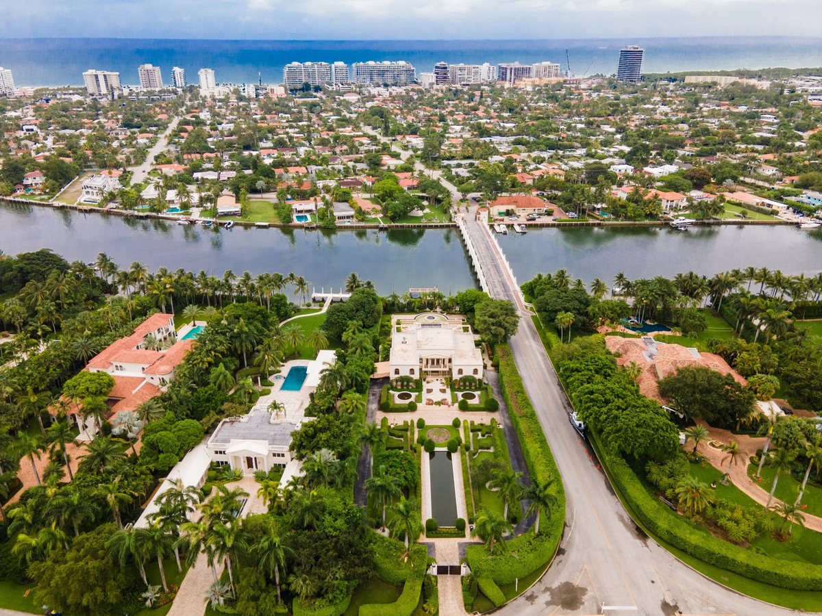 Hon dao duoc menh danh la boongke cua ty phu o My-Hinh-2