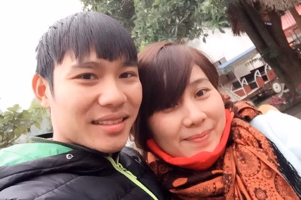 Vo ung thu khuyen chong lay vo moi, xuc dong chuyen tinh phia sau-Hinh-3