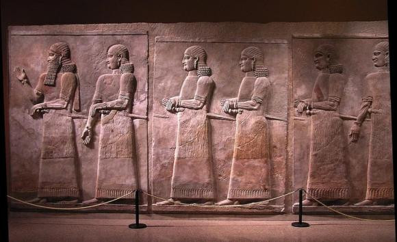 Thai giam phuong Tay hoan bo tinh hoan, Trung Quoc cat bo hoan toan