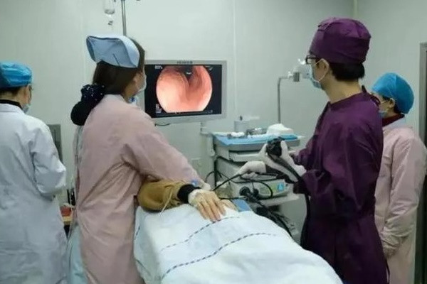 Mieng la thiet bi canh bao ung thu da day, co 3 dau hieu-Hinh-3