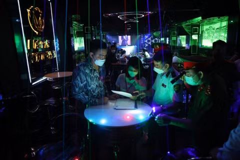 Cung chong di bar, nguoi vo ve nha tu vong vi soc ma tuy