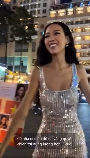 Bao Ngoc lot vao ong kinh thuong tren pho, nhan sac khong che duoc-Hinh-2