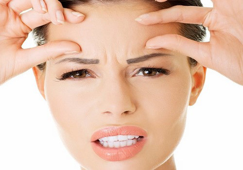 Ngoài ra, nếu như khu vực ấn đường đang sáng bừng rạng rỡ mà chuyển sang màu đen tối biểu hiện cho việc chủ nhân không có tiếng nói, thực lực lẫn uy quyền trong vận trình sự nghiệp, dù rằng họ vẫn có đủ thực lực và khả năng tương xứng với công việc.