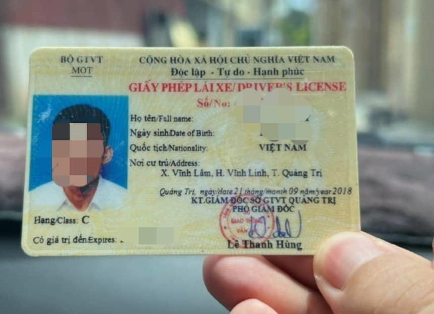 Co tai khoan dinh danh dien tu, ra duong khong can mang bang lai xe