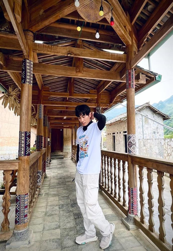 Kieu Minh Tuan toc dai, rau ram van duoc khen nhu tai tu-Hinh-14