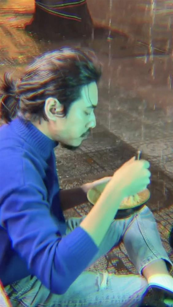 Kieu Minh Tuan toc dai, rau ram van duoc khen nhu tai tu-Hinh-2