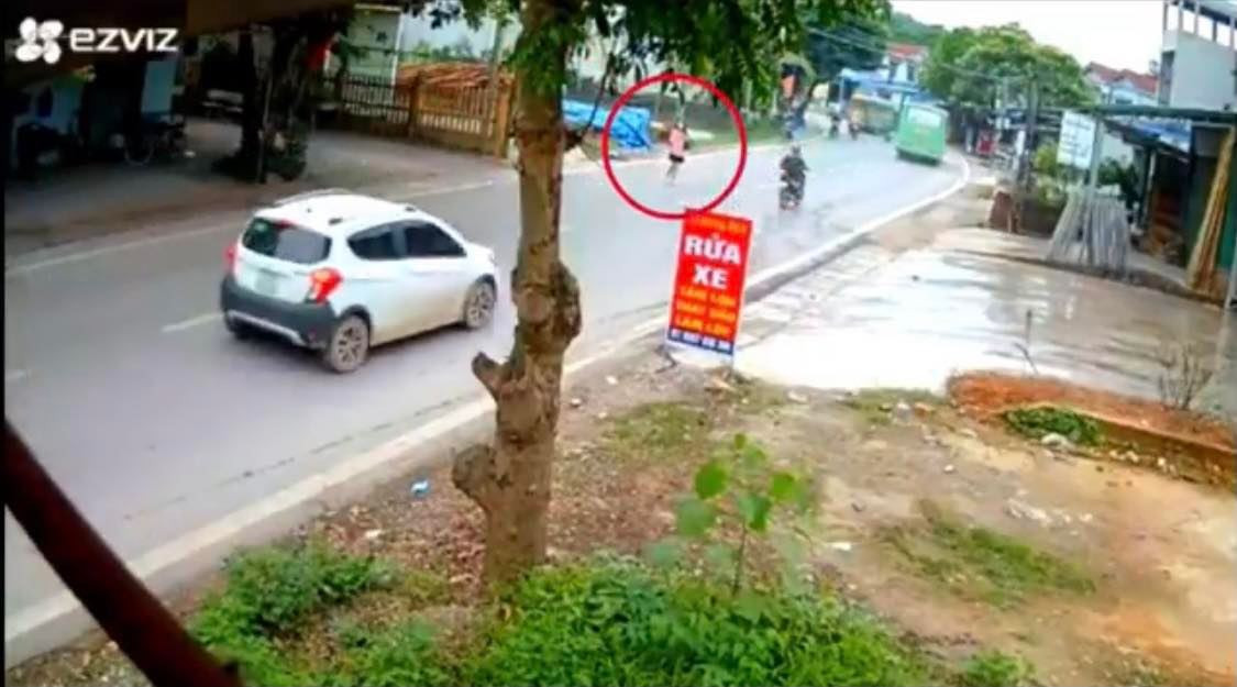 O to tranh co gai khien loat xe tai nan gay tranh cai