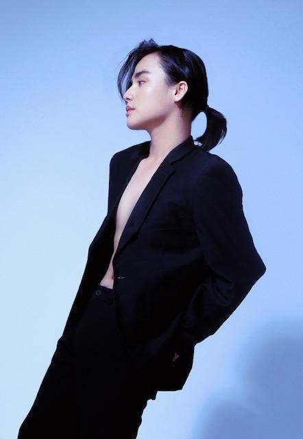 Nam sinh Tra Vinh gay sot voi bo anh giong tai tu Hong Kong