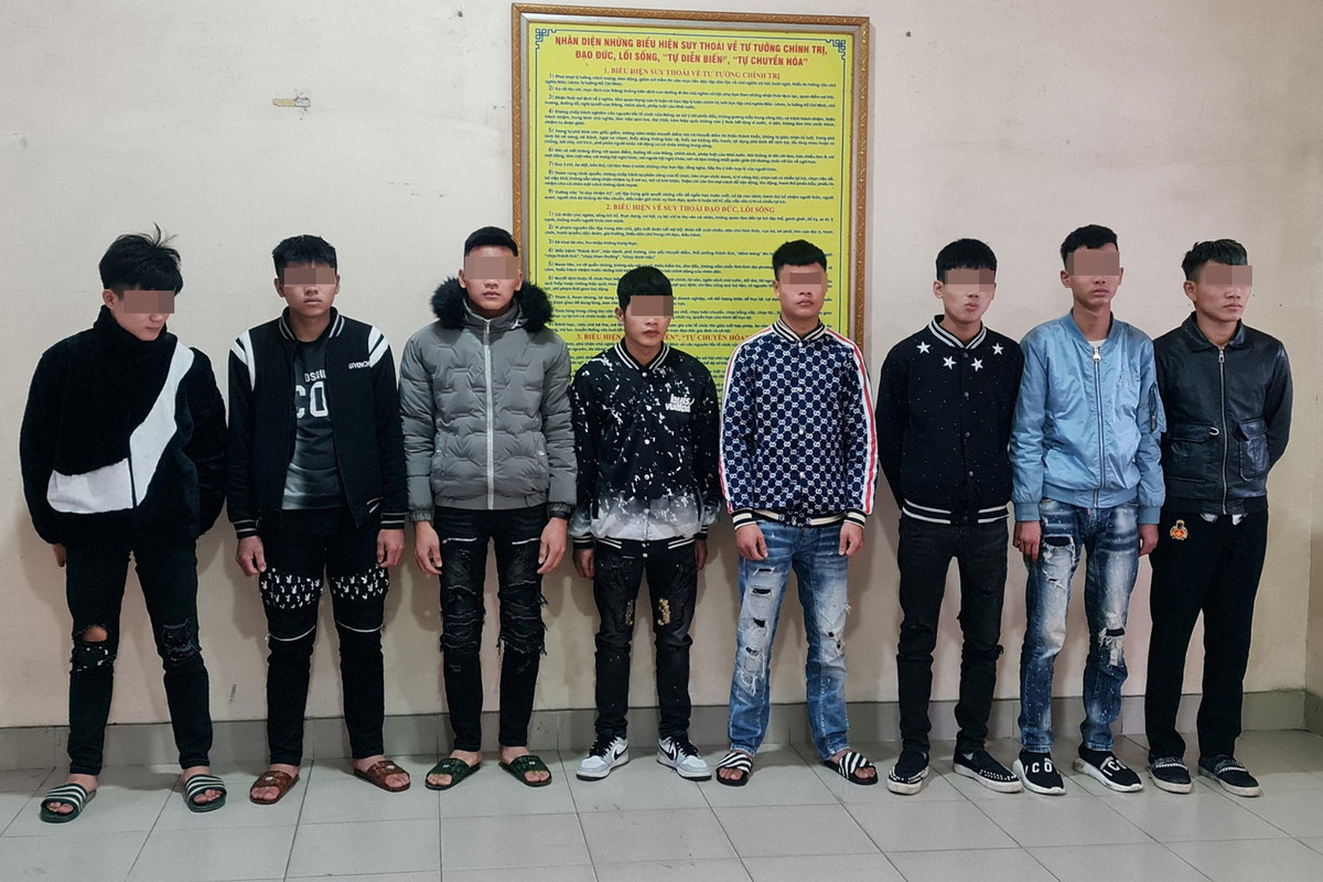 Bắt tạm giam thanh niên đóng 'ông già Noel' bốc đầu xe máy ở Thái Nguyên - Hình 3 Bat tam giam thanh nien dong 'ong gia Noel' boc dau xe may o Thai Nguyen-Hinh-3