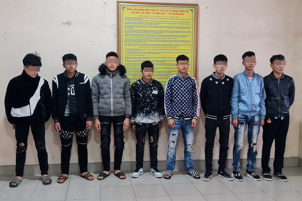 Bat tam giam thanh nien dong 'ong gia Noel' boc dau xe may o Thai Nguyen-Hinh-3