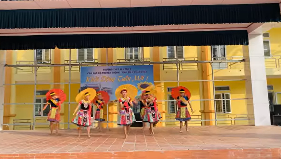 Nam sinh Ninh Binh gia 