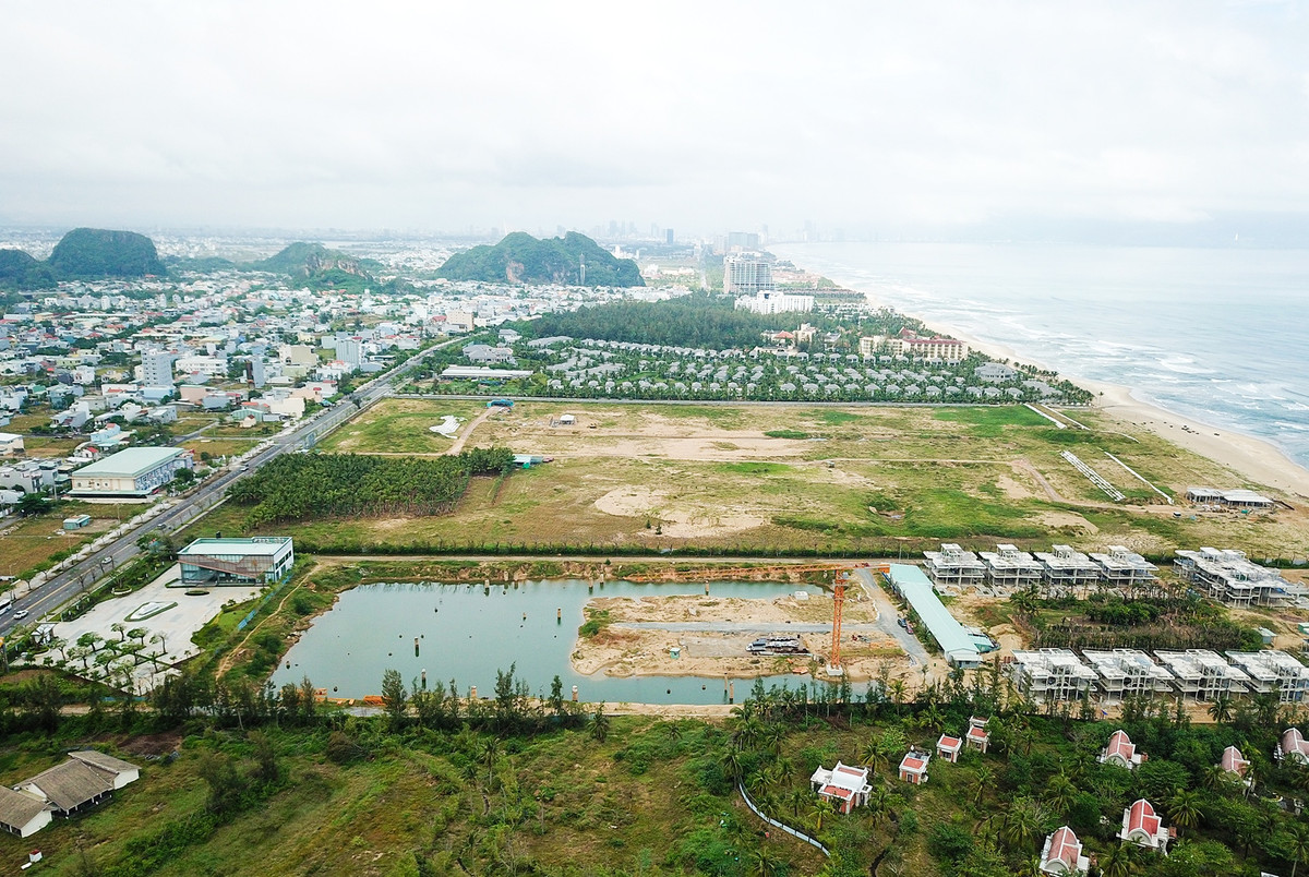 Hang loat biet thu, resort bo hoang o ven bien Da Nang-Hinh-11