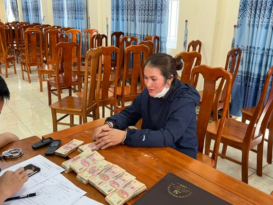 Quang Binh: Bat hon 13kg ma tuy dang ketamin tu Lao vao Viet Nam-Hinh-2