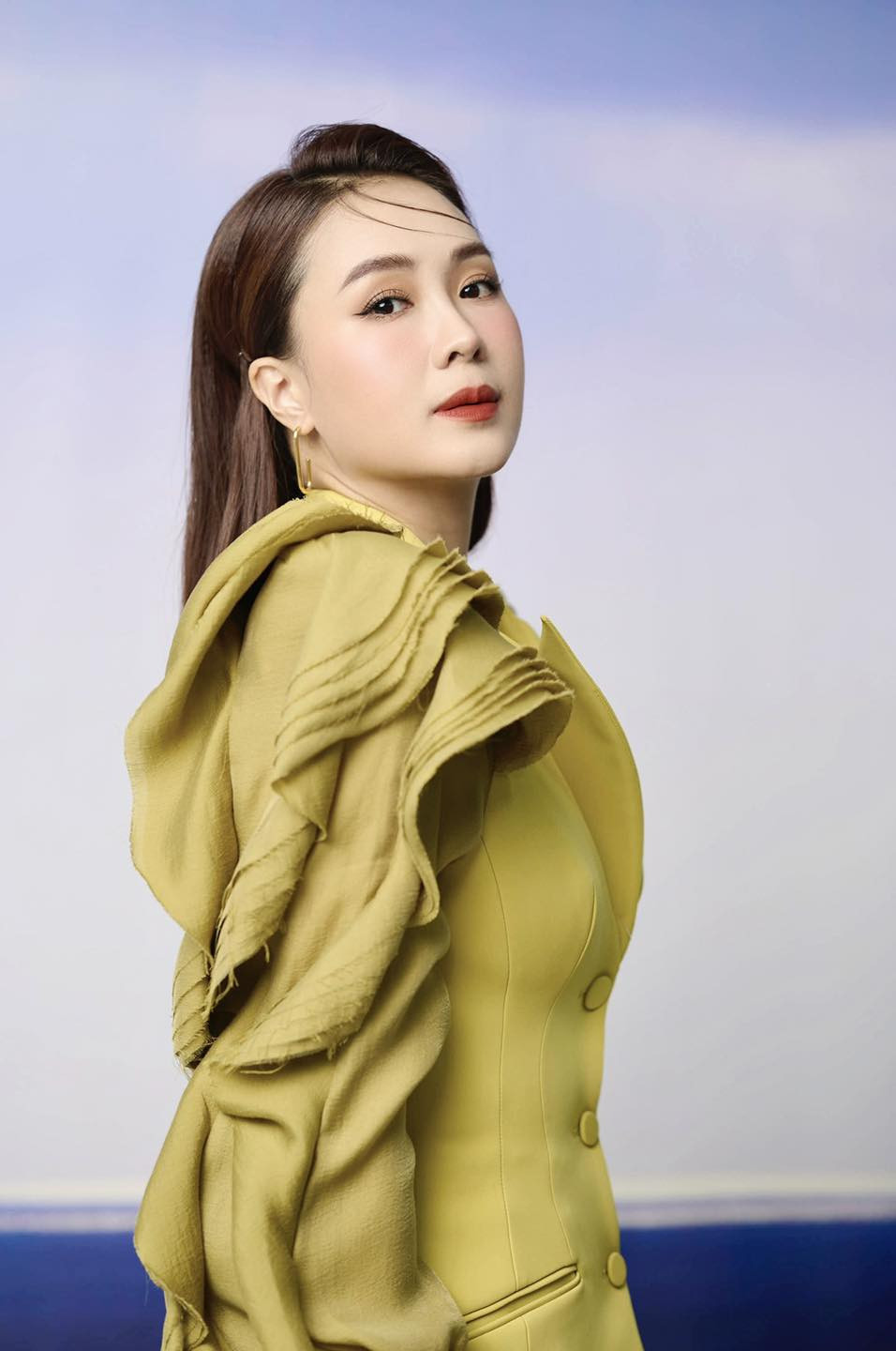 Hồng Diễm ngoài đời hấp dẫn gấp bội trên phim - Hình 11 Hong Diem ngoai doi hap dan gap boi tren phim-Hinh-11