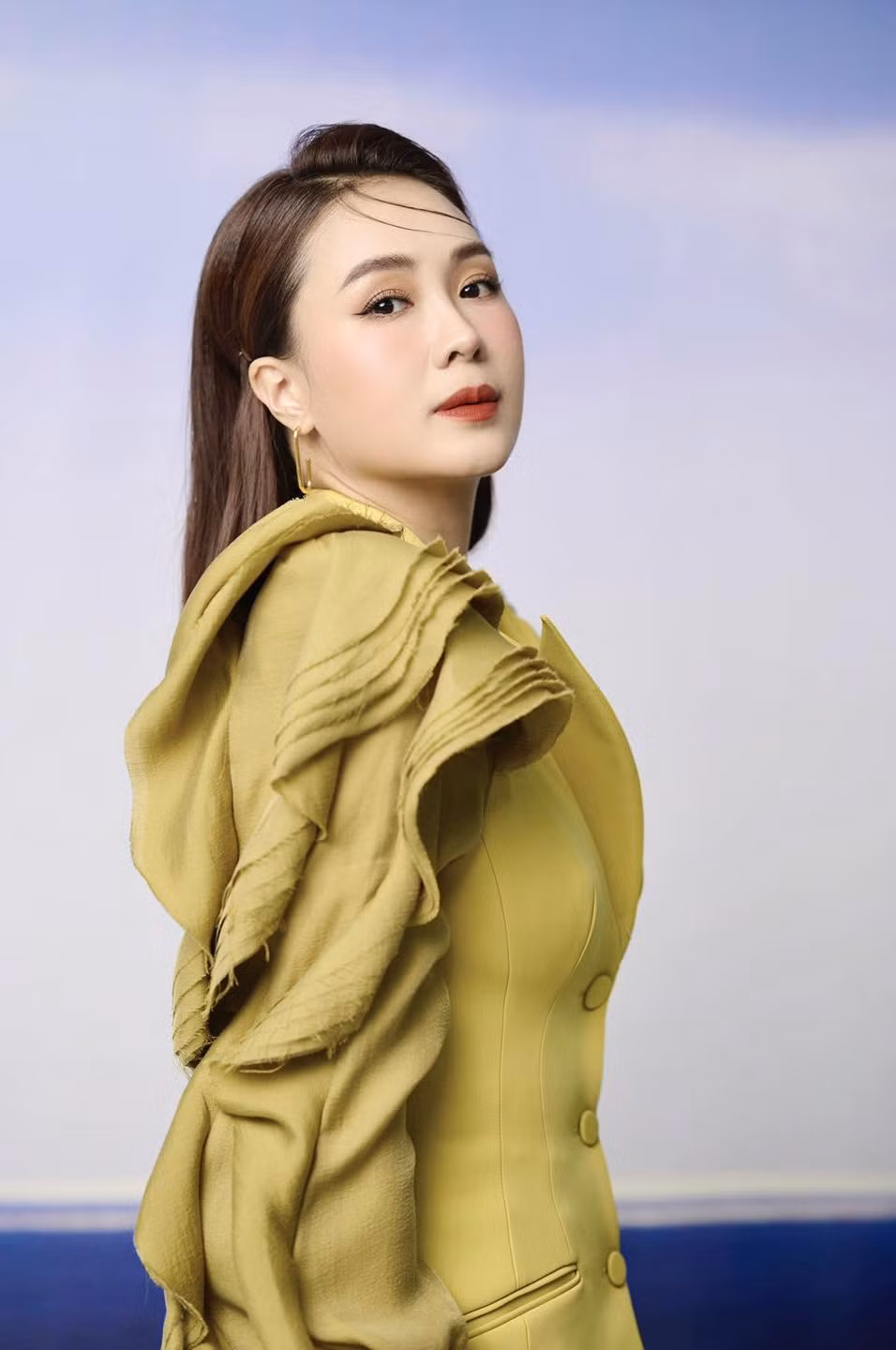 Hong Diem ngoai doi hap dan gap boi tren phim-Hinh-11