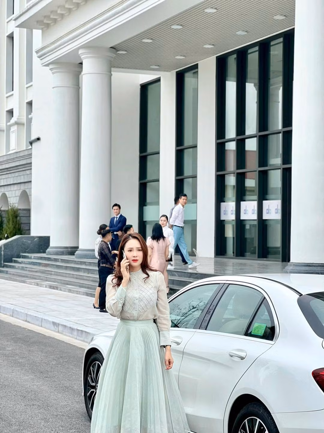 Hong Diem ngoai doi hap dan gap boi tren phim-Hinh-4