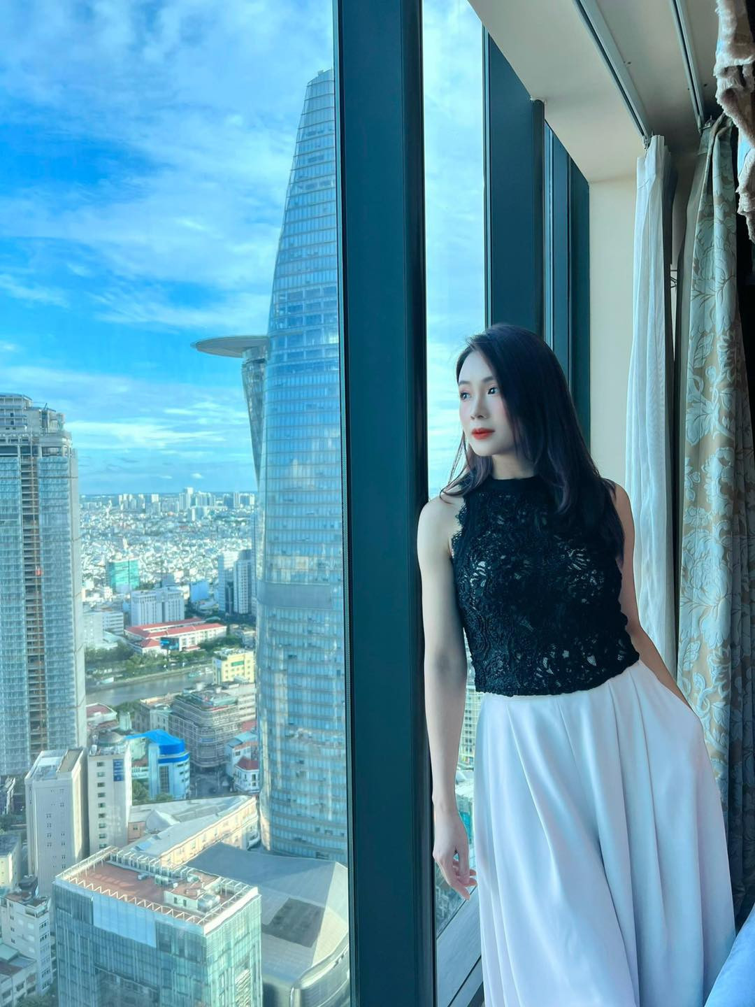 Hong Diem ngoai doi hap dan gap boi tren phim-Hinh-14