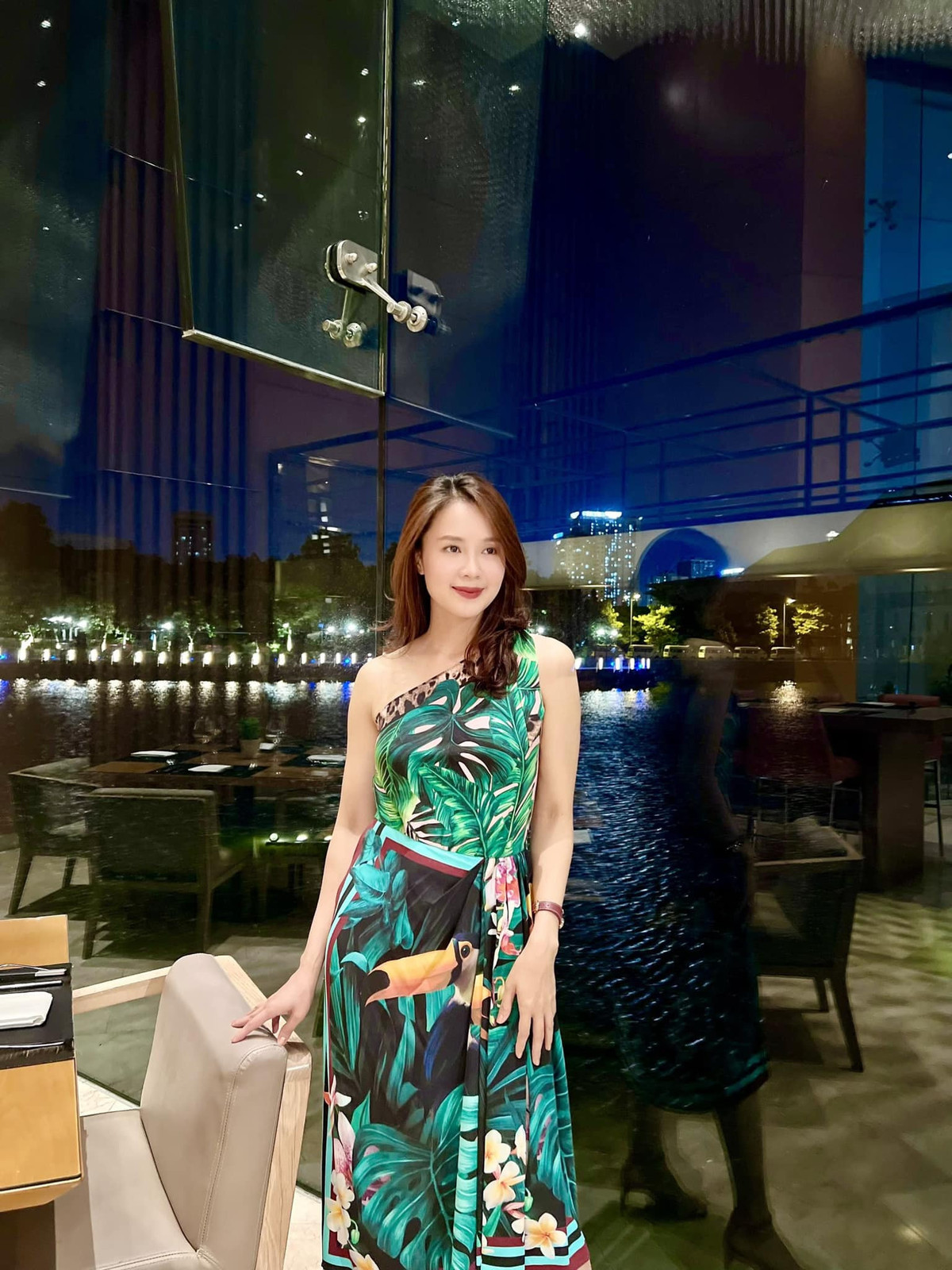 Hong Diem ngoai doi hap dan gap boi tren phim-Hinh-7