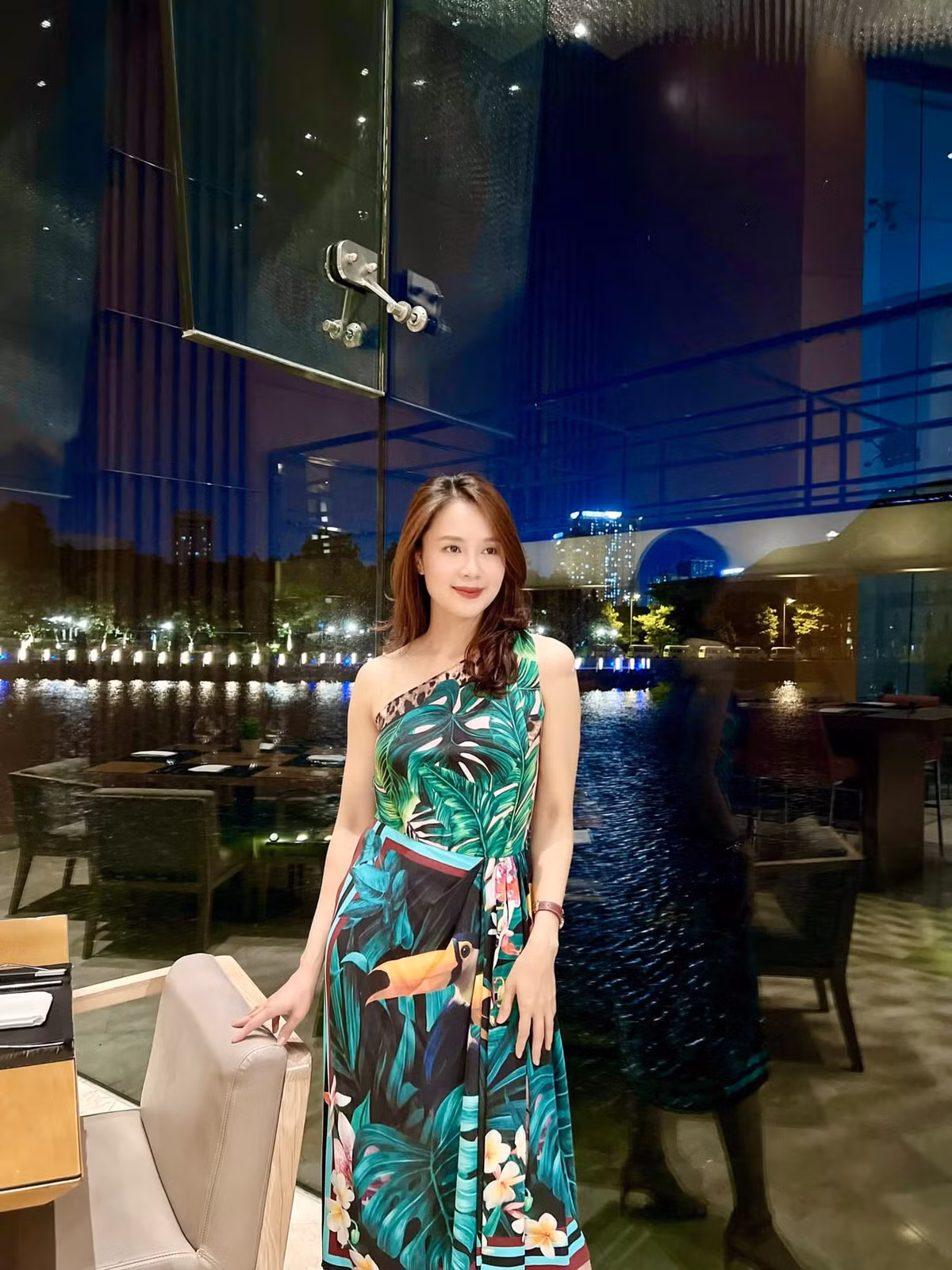 Hong Diem ngoai doi hap dan gap boi tren phim-Hinh-7