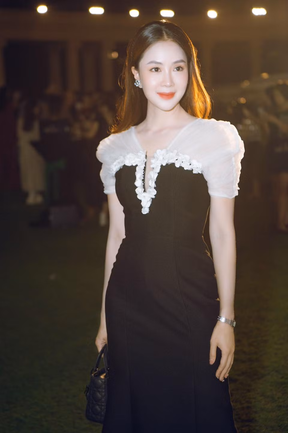 Hong Diem ngoai doi hap dan gap boi tren phim-Hinh-6