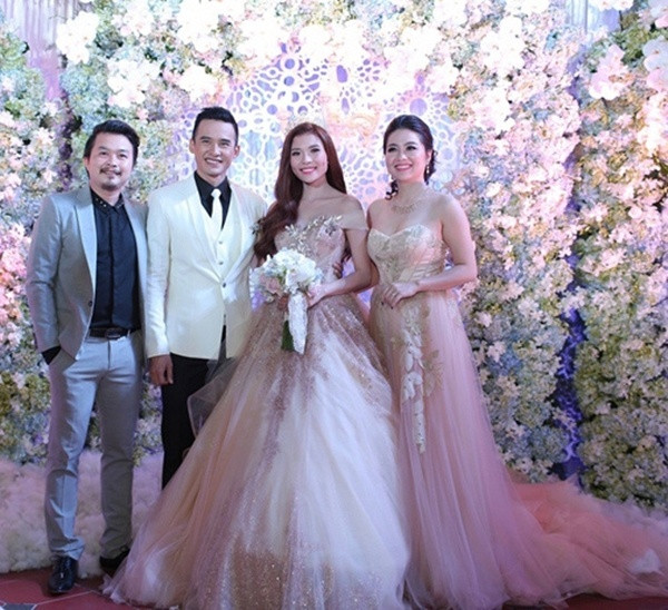 Tại đám cưới của Thúy Diễm và Lương Thế Thành, Ngân Khánh bị chê kém tinh tế khi chọn váy dạ hội bồng bềnh lộng lẫy.