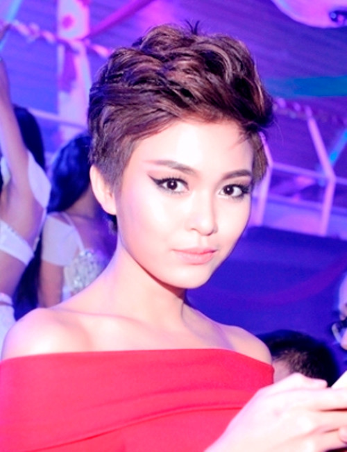 Người mẫu Mâu Thanh Thủy đang cấp cứu tại BVND 115 trong tình trạng hôn mê vì cướp giật trên đường.