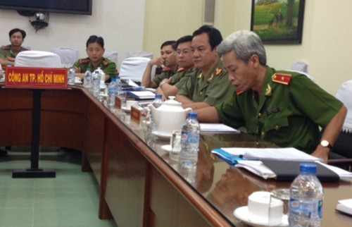 Thiếu tướng Phan Anh Minh, Phó giám đốc Công an TP HCM (bìa phải) thông tin về vụ án.