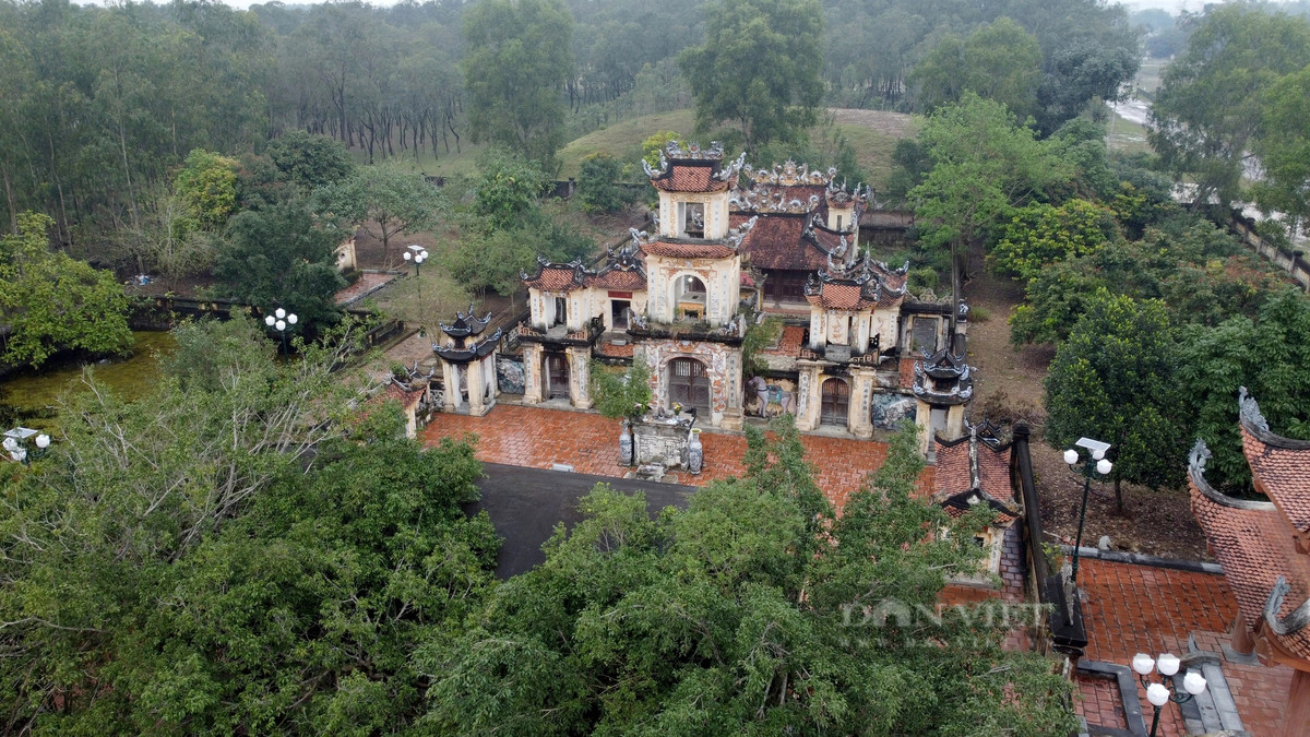 Năm 1057, khi mất, nhân dân trong vùng lập nhiều đền thờ ghi nhớ công lao của ông.