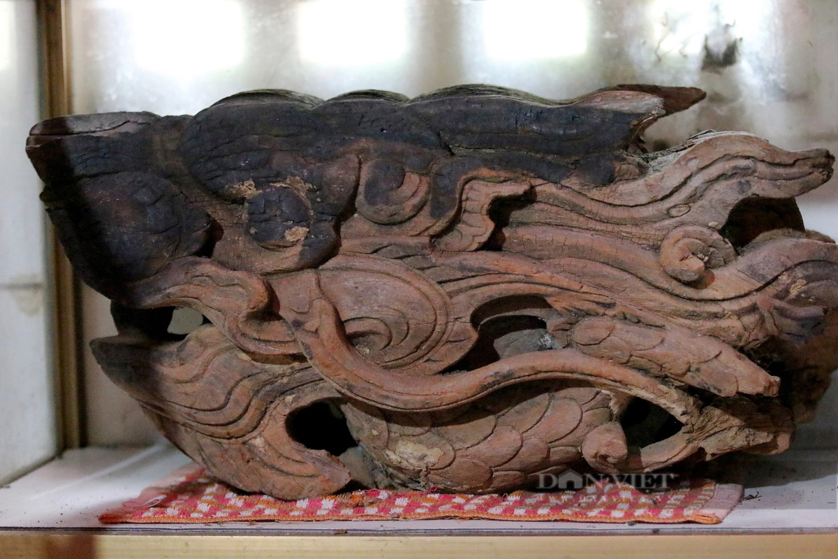 Bên trong tòa thượng điện có đầu rồng gỗ có tuổi đời trên 600 năm tuổi.