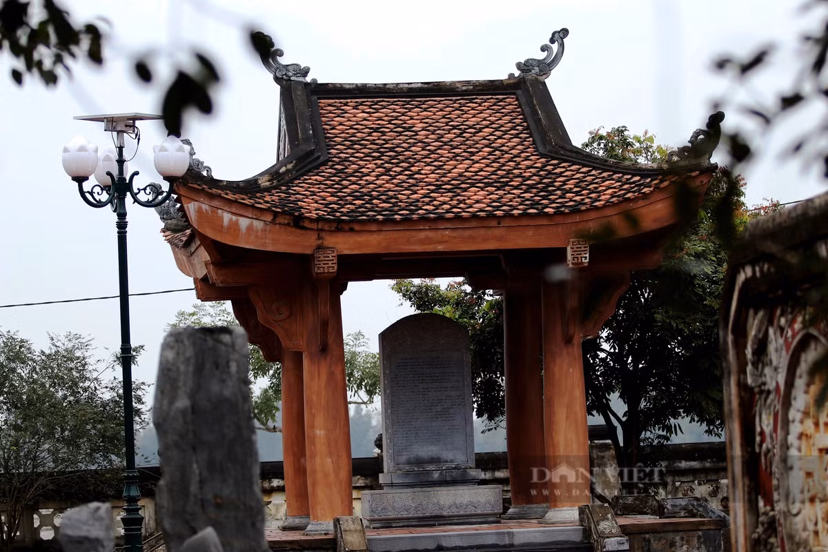 Nhà bia ghi lại tiểu sử, công lao của Lý Nhật Quang đối với vùng đất Nghệ Tĩnh.