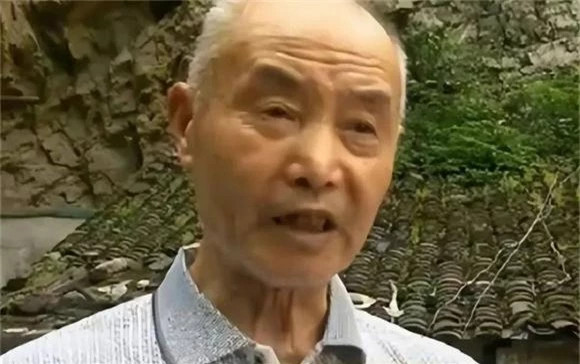 Mơ thấy kho báu dưới nhà, người đàn ông quyết đào, không ngờ tìm thấy - Hình 5 Mo thay kho bau duoi nha, nguoi dan ong quyet dao, khong ngo tim thay-Hinh-5