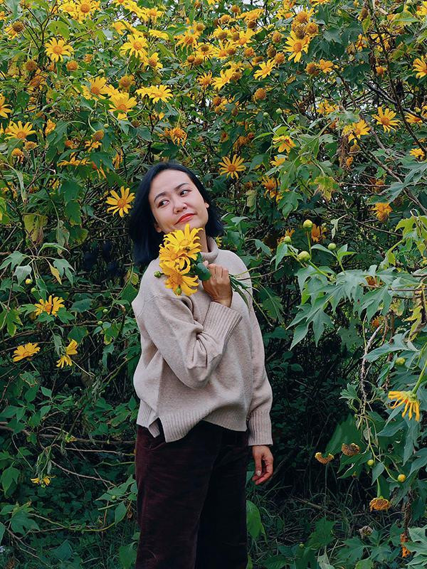 rong cuộc sống riêng tư, Hồng Ánh kết hôn với nhà phê bình văn học Nguyễn Thanh Sơn vào năm 2009. Trước đó, họ có 6 năm yêu và 3 năm sống thử. Chuyện tình yêu của "Người Đẹp Tây Đô" Hồng Ánh và chồng cũng từng xảy ra nhiều ồn ào.