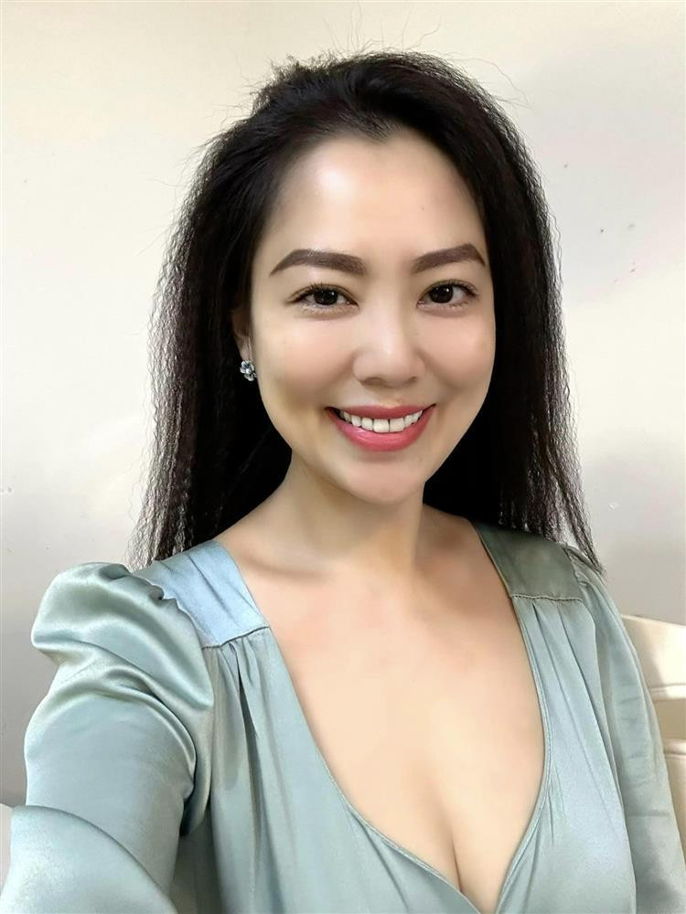 Ngoài lối diễn xuất duyên dáng thì vẻ ngoài xinh đẹp, gợi cảm của cô cũng gây chú ý không kém. Trải qua một lần sinh nở, ở độ tuổi 39, Thu Hiền chăm chỉ tập yoga, ăn nhiều trái cây, uống nhiều nước lọc để giữ dáng - da đẹp.