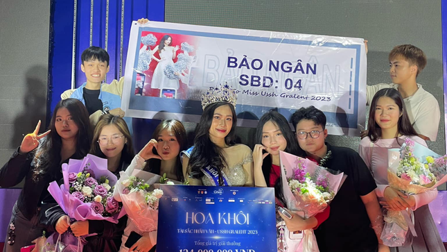 Nu sinh nganh Bao chi gianh vuong mien Hoa khoi USSH-Hinh-6