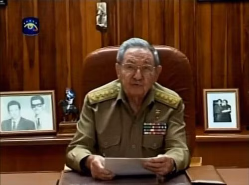 Chủ tịch Cuba Raul Castro đọc bài diễn văn trên sóng truyền hình quốc gia ngày 17/12.