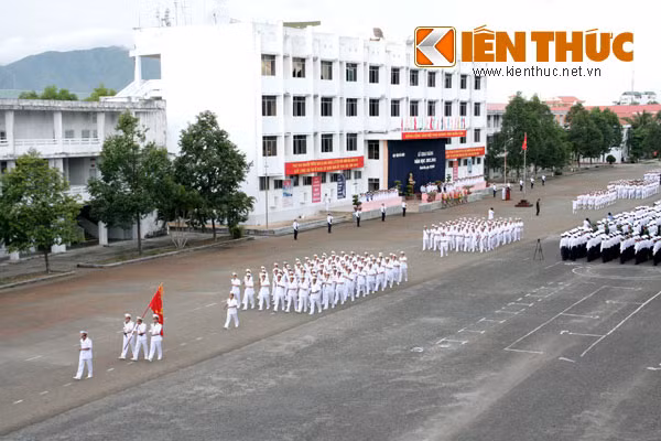 Kết thúc buổi khai giảng màn duyệt đội ngũ hoành tráng của cán bộ, học viên nhà trường.