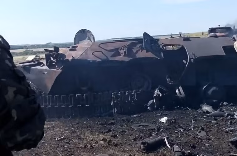 Trong các chiến dịch quân sự tại miền đông, Quân đội Ukraine, Vệ binh quốc gia đã đưa vào sử dụng số lượng lớn BTR-80 trong các cuộc tấn công vào khu vực phe ly khai nắm giữ. Và hậu quả là đây – những chiếc BTR-80 bị bắn cháy, bắn tan tành khắp miền đông.