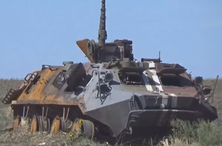 Ngoài BTR-80, cũng ghi nhận Quân đội Ukraine có thiệt hại một vài xe thiết giáp BTR-60PB thế hệ cũ.