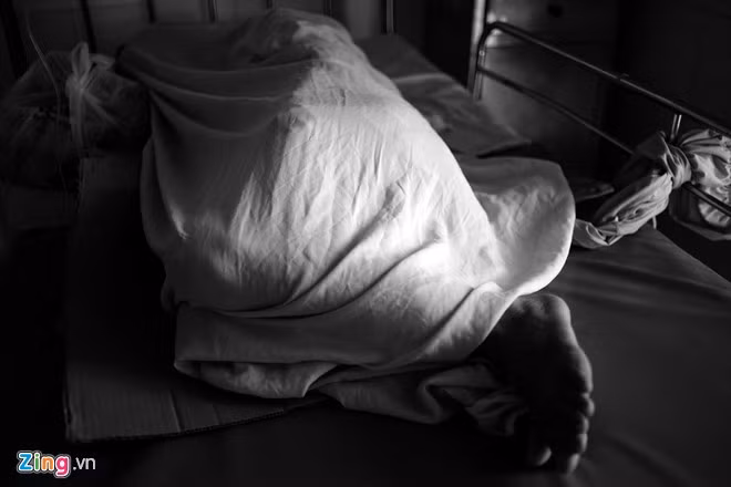 Nhiều người mang theo nhiều nỗi buồn và ân hận. “Ngày xưa nghe theo lời bạn bè rủ rê, lao vào con đường hút chích. Bây giờ nghĩ lại cảm thấy hối hận quá, nhưng đã muộn”, một bệnh nhân giấu tên chia sẻ.