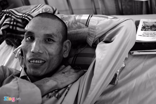 Có người chỉ mới tuổi đôi mươi, có bệnh nhân đã luống tuổi. Căn bệnh quái ác cướp đi cả thể chất lẫn tinh thần, biến họ trở thành những bộ xương im lìm, vô thức.