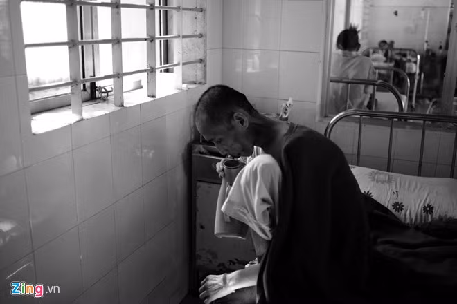 Nhiều người không thoát khỏi lưỡi hái tử thần dù đã được tích cực chăm sóc, điều trị.