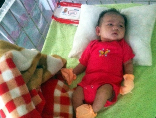 Ngày 18/4/2014, các ni cô chùa Đức Sơn (Huế) đang học bài thì nghe có tiếng xe máy đậu trước cổng chùa. Lát sau, có tiếng trẻ nhỏ khóc nên sư trụ trì Thích Minh Tú đi ra phía cổng và phát hiện một chiếc giỏ màu đỏ đặt dưới gốc cây bồ đề, bên trong giỏ là một bé sơ sinh được quấn khăn lông. Đứa trẻ được đưa ngay vào chùa, là một bé gái rất đáng yêu, cân nặng 2,5kg, sức khỏe hiện bình thường. Phía nhà chùa đã tiến hành làm thủ tục tiếp nhận và chăm sóc, nuôi dưỡng cháu bé.