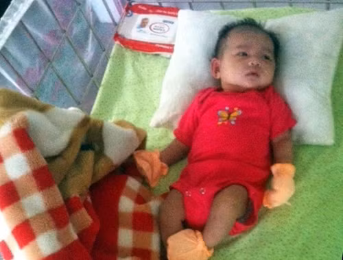 Ngày 18/4/2014, các ni cô chùa Đức Sơn (Huế) đang học bài thì nghe có tiếng xe máy đậu trước cổng chùa. Lát sau, có tiếng trẻ nhỏ khóc nên sư trụ trì Thích Minh Tú đi ra phía cổng và phát hiện một chiếc giỏ màu đỏ đặt dưới gốc cây bồ đề, bên trong giỏ là một bé sơ sinh được quấn khăn lông. Đứa trẻ được đưa ngay vào chùa, là một bé gái rất đáng yêu, cân nặng 2,5kg, sức khỏe hiện bình thường. Phía nhà chùa đã tiến hành làm thủ tục tiếp nhận và chăm sóc, nuôi dưỡng cháu bé.