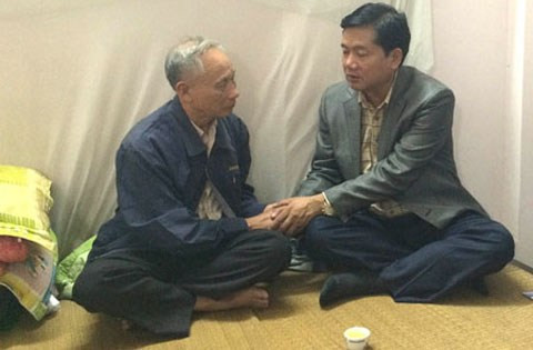 Bộ trưởng Thăng thăm hỏi, chia buồn với gia đình nạn nhân vụ tai nạn đường sắt trên cao Cát Linh - Hà Đông.