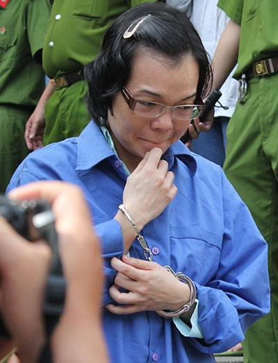 Huỳnh Thị Huyền Như rời phiên xử ngày 17/12.