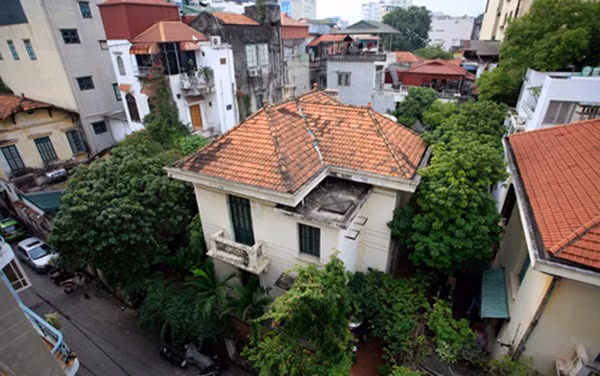 Căn biệt thự ở 12 Nguyễn Chế Nghĩa, Hoàn Kiếm, Hà Nội.