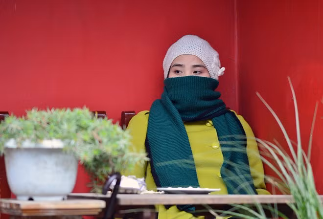 Hàng quán vắng khách.