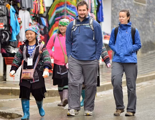 Trước dịp lễ giáng sinh một tuần, miền Bắc tiếp tục vào đợt giá lạnh nhất kể từ đầu mùa. Tại thị trấn Sapa (Lào Cai) sáng 17/12 nhiệt độ lúc sáng sớm chỉ 3 độ C.